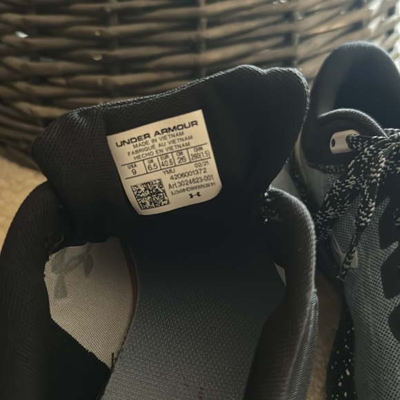 Under Armour Women's Sneakers Size 9 - Picture 5 of 5